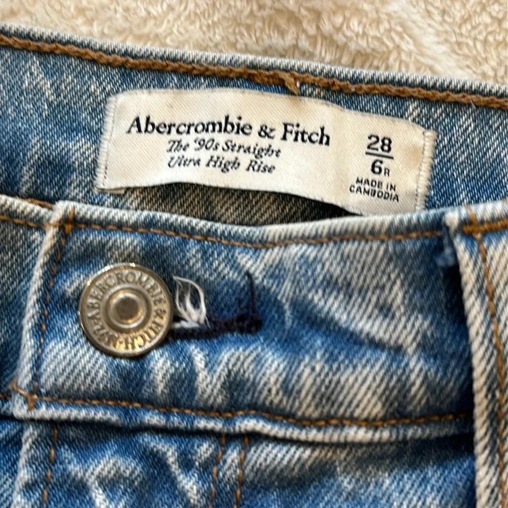 ABERCROMBIE & FITCH 90s Straight Ultra High Rise Jeans - Picture 2 of 6